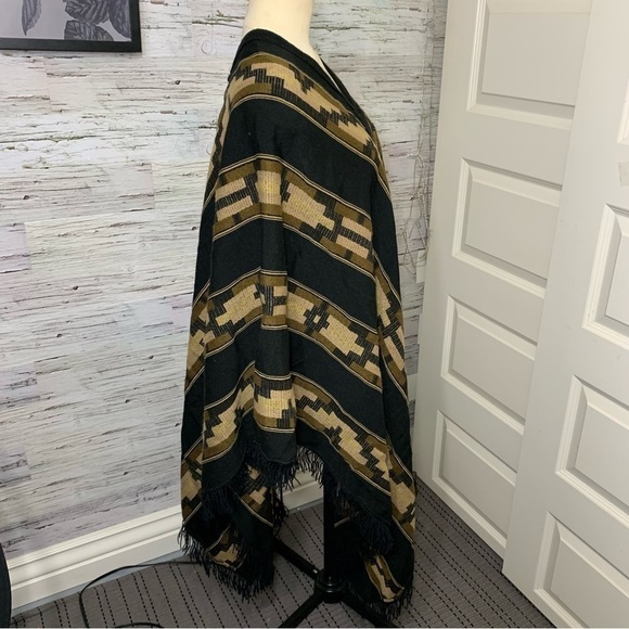 Woven Poncho Fringed Black Tan Free Size Outdoor Cover Southwestern Aztec Layer - Picture 5 of 9